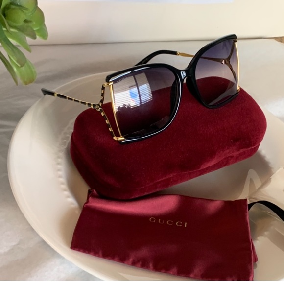 Gucci Accessories - Gucci oversized square sunglasses